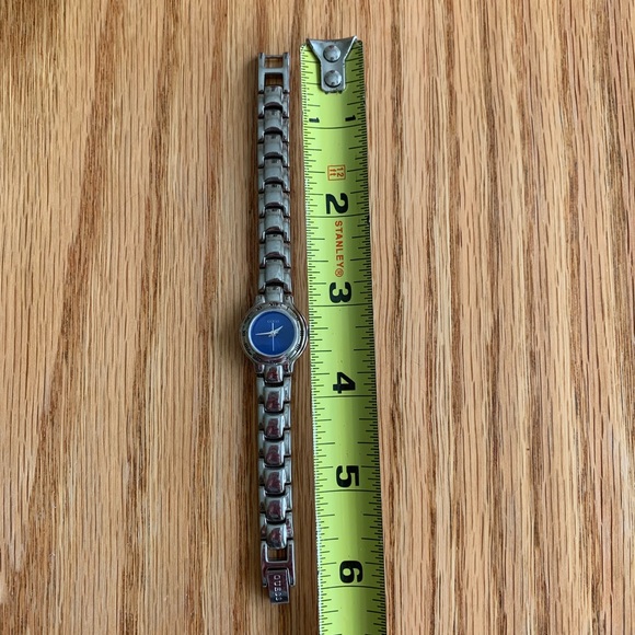Women’s Vintage 90’s Guess Watch - Picture 7 of 7